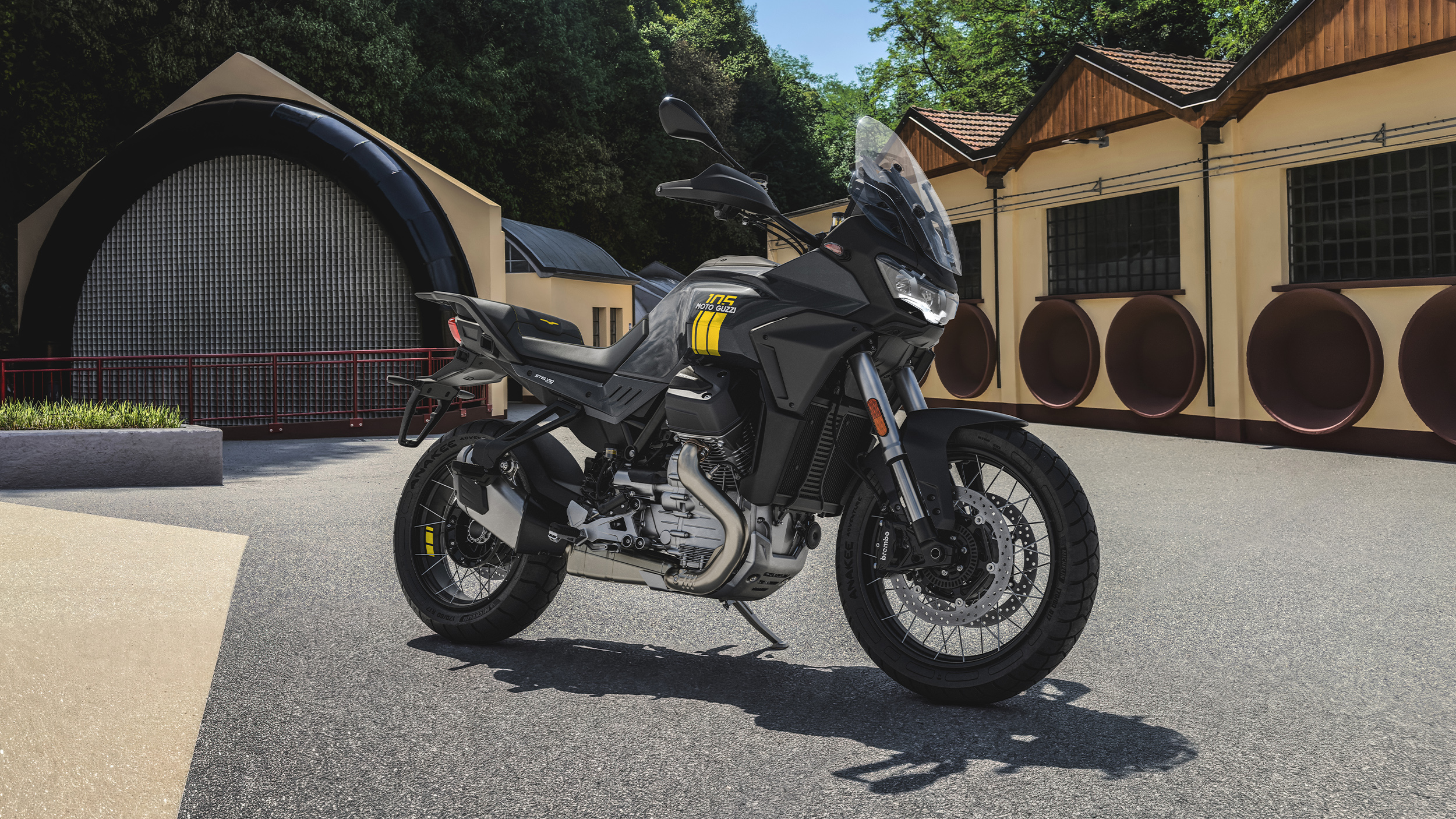MotoGuzzi_Stelvio_105anniversary_16_9